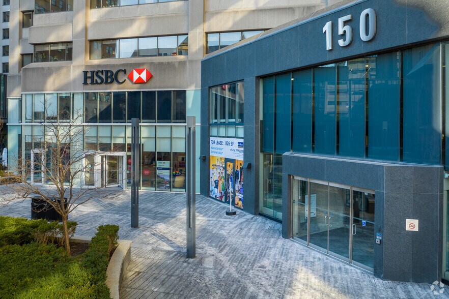 161-175 Cumberland St, Toronto, ON à louer - Photo de l’immeuble – Image 3 sur 10