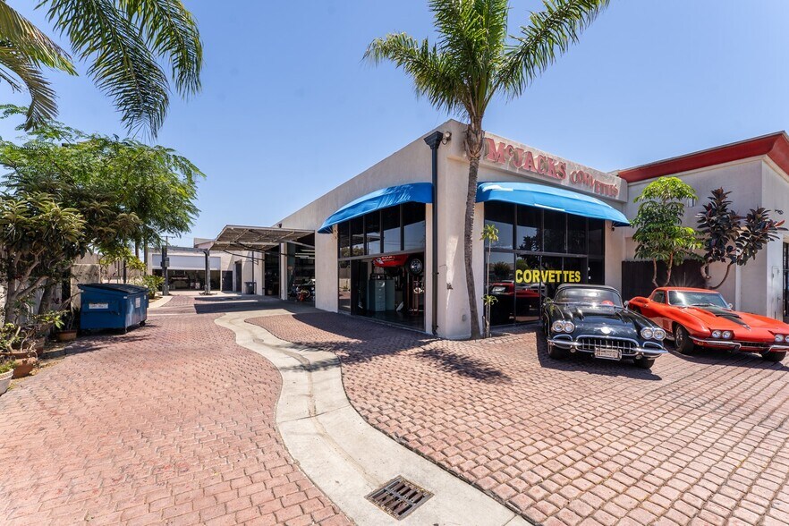 411 S Harbor Blvd, Santa Ana, CA à vendre - Photo de l’immeuble – Image 2 sur 34