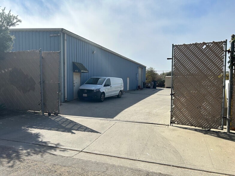 43 N Peking St, Ventura, CA à louer - Photo de l’immeuble – Image 3 sur 3