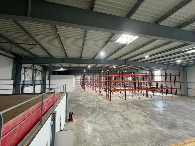 Industriel/Logistique dans Noyal-Châtillon-sur-Seiche à vendre - Photo de l’immeuble – Image 3 sur 9