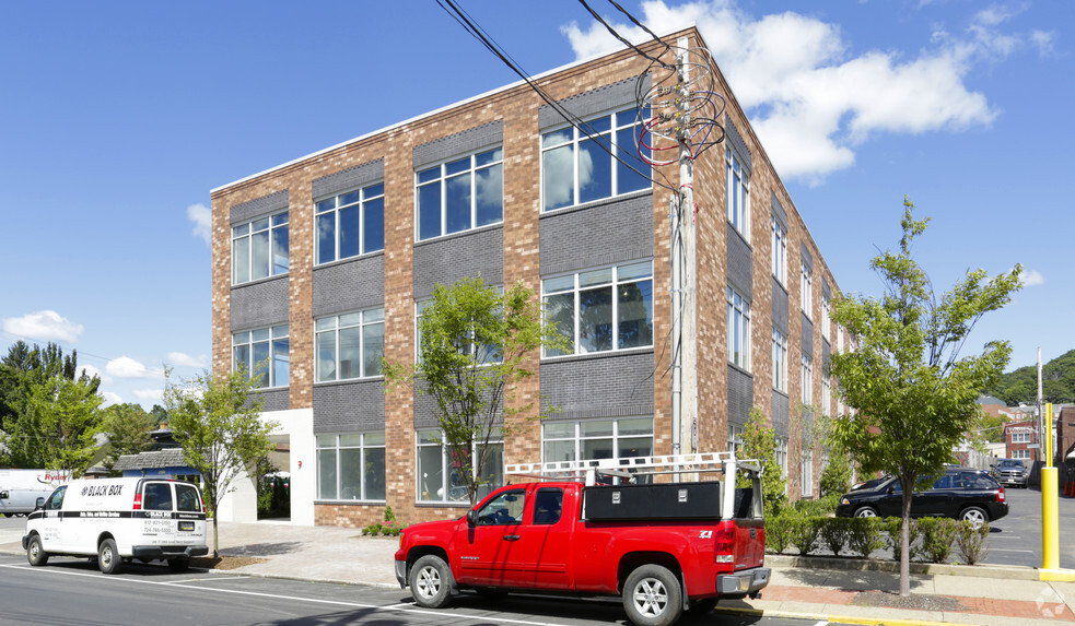 417 Thorn St, Sewickley, PA à louer - Photo principale – Image 1 sur 3