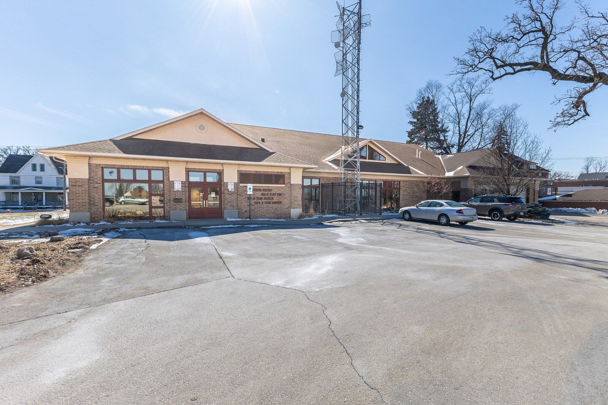 1055 University Ave, Dubuque, IA à vendre Photo principale– Image 1 sur 37