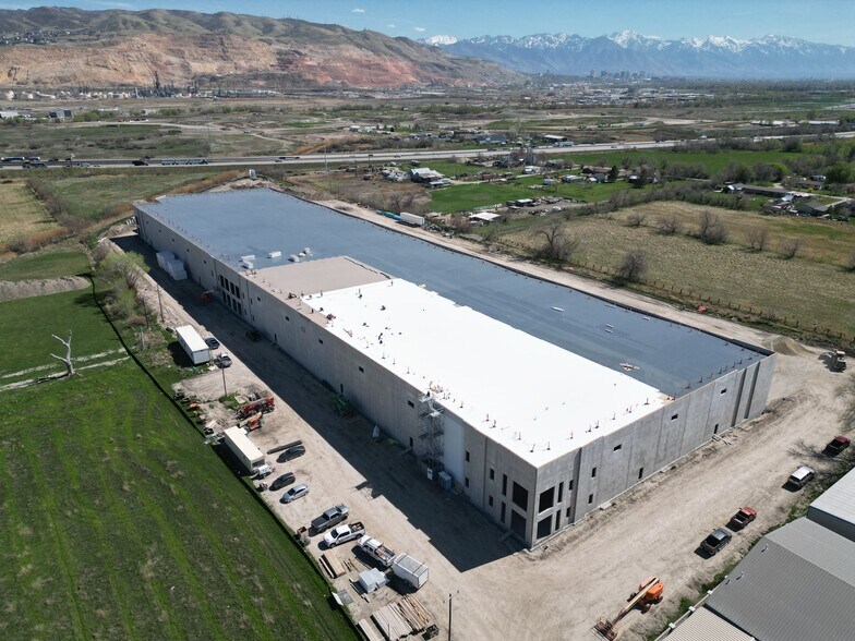2760 N 2200 W, Salt Lake City, UT à louer - Photo de l’immeuble – Image 3 sur 10