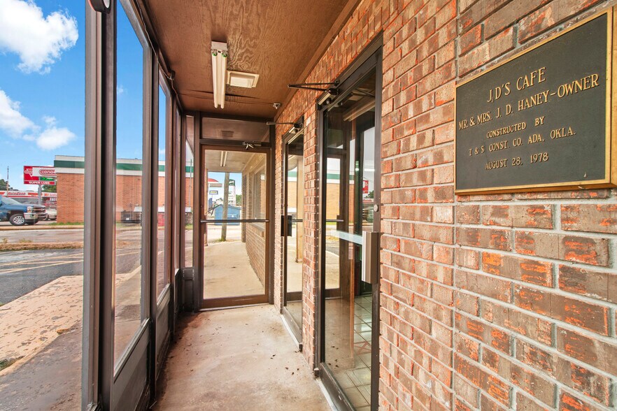 911 N Broadway Ave, Ada, OK à vendre - Photo de l’immeuble – Image 2 sur 51
