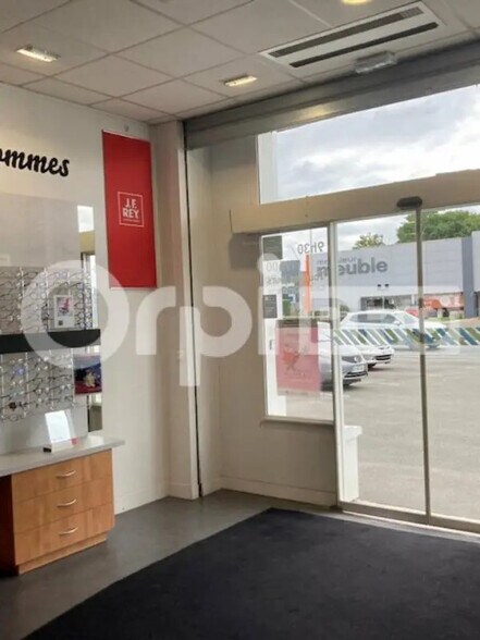 Local commercial dans Saran à louer - Photo intérieure – Image 3 sur 5