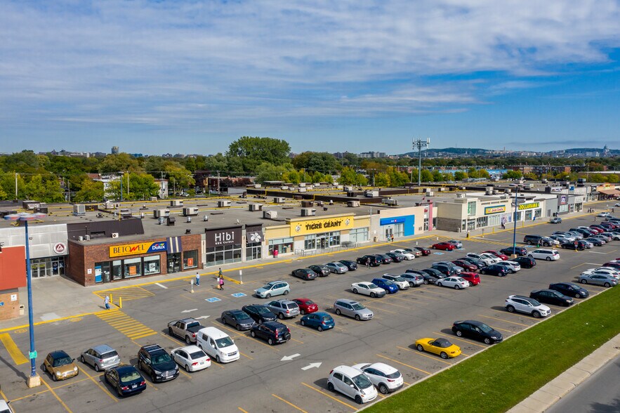 1993-2169 Boul Marcel Laurin, Montréal, QC à louer - Photo de l’immeuble – Image 2 sur 8