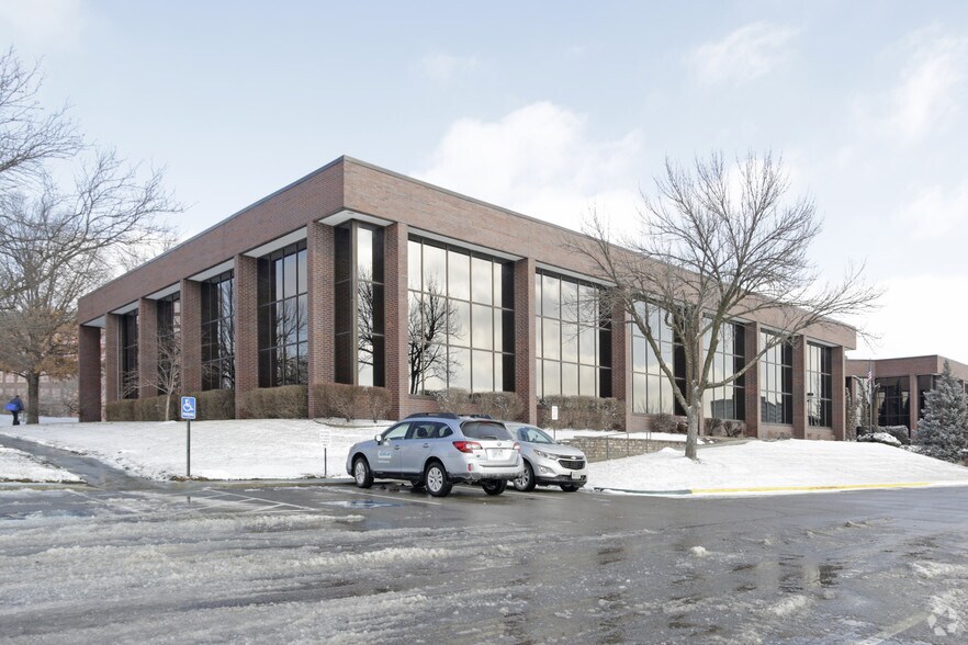 7301 College Blvd, Overland Park, KS à louer - Photo de l’immeuble – Image 1 sur 10