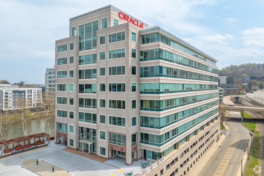 300 Barr Harbor Dr, West Conshohocken, PA à louer - Photo principale – Image 1 sur 15