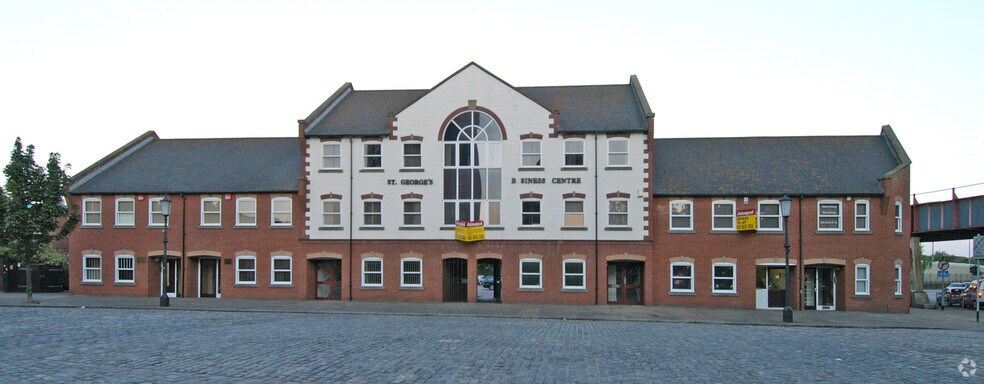 St Georges Sq, Portsmouth à vendre - Photo principale – Image 1 sur 57