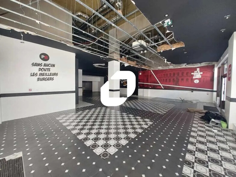 Local commercial dans Nîmes à louer - Photo de l’immeuble – Image 1 sur 5