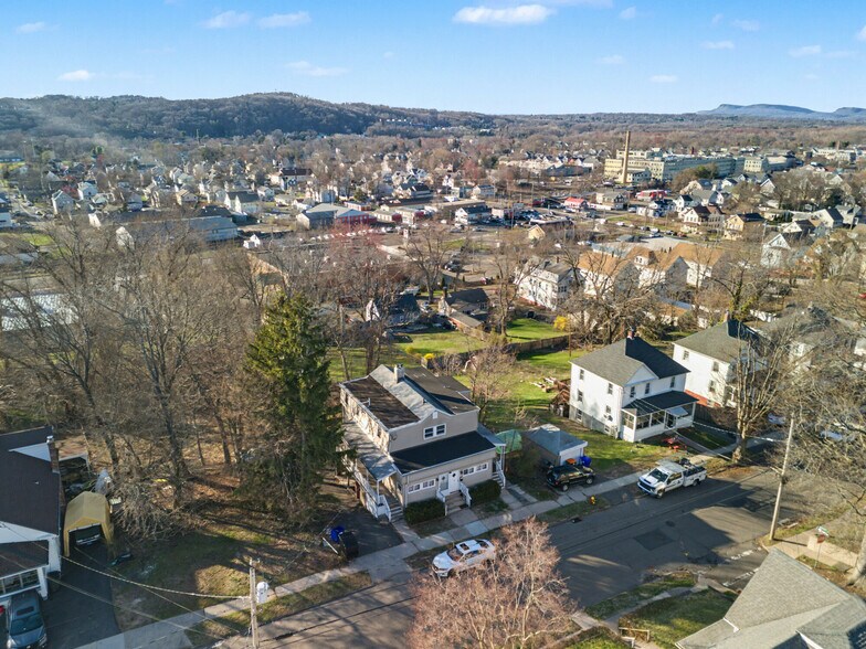 219 S Orchard St, Wallingford, CT à vendre - Photo de l’immeuble – Image 3 sur 7