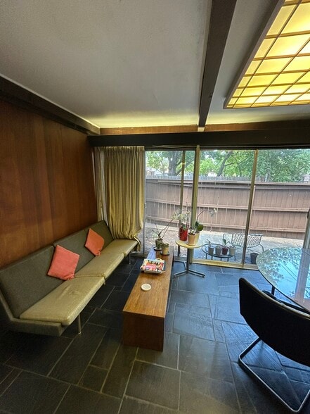 4916 Kelvin Dr, Houston, TX à louer - Photo de l’immeuble – Image 3 sur 14