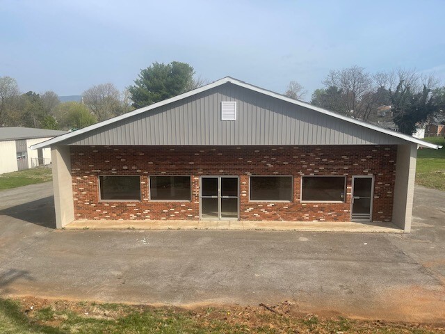 2121 Roanoke Blvd, Salem, VA à louer - Photo de l’immeuble – Image 1 sur 10