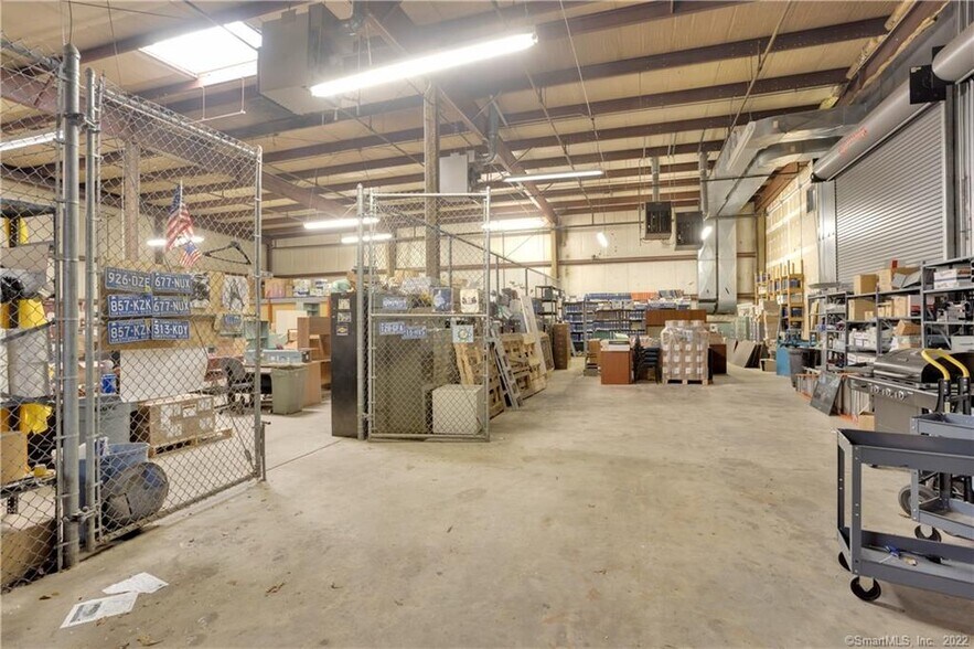 22 Commerce Rd, Newtown, CT à louer - Photo intérieure – Image 2 sur 16
