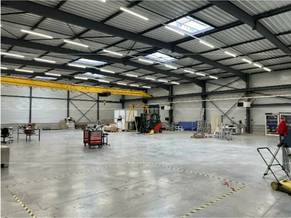 Local d'activités dans Château-Gaillard à vendre Photo intérieure– Image 1 sur 4