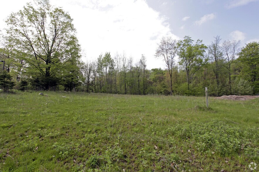 5755 Bella Rosa, Village of Clarkston, MI à vendre - Photo de l’immeuble – Image 1 sur 2