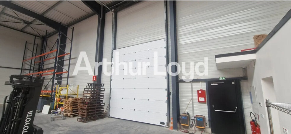 Industriel/Logistique dans Saint-André-sur-Orne à vendre - Photo de l’immeuble – Image 3 sur 5