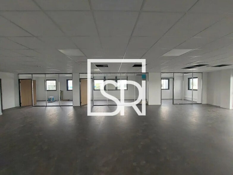 Bureau dans Clermont-Ferrand à louer - Photo de l’immeuble – Image 3 sur 12