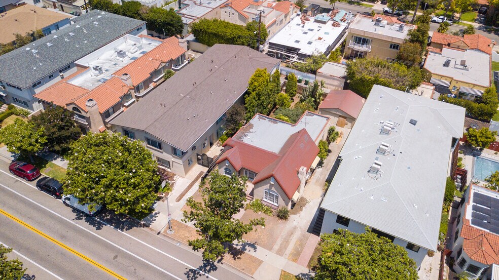 332 S Doheny Dr, Beverly Hills, CA à vendre - Photo de l’immeuble – Image 3 sur 14