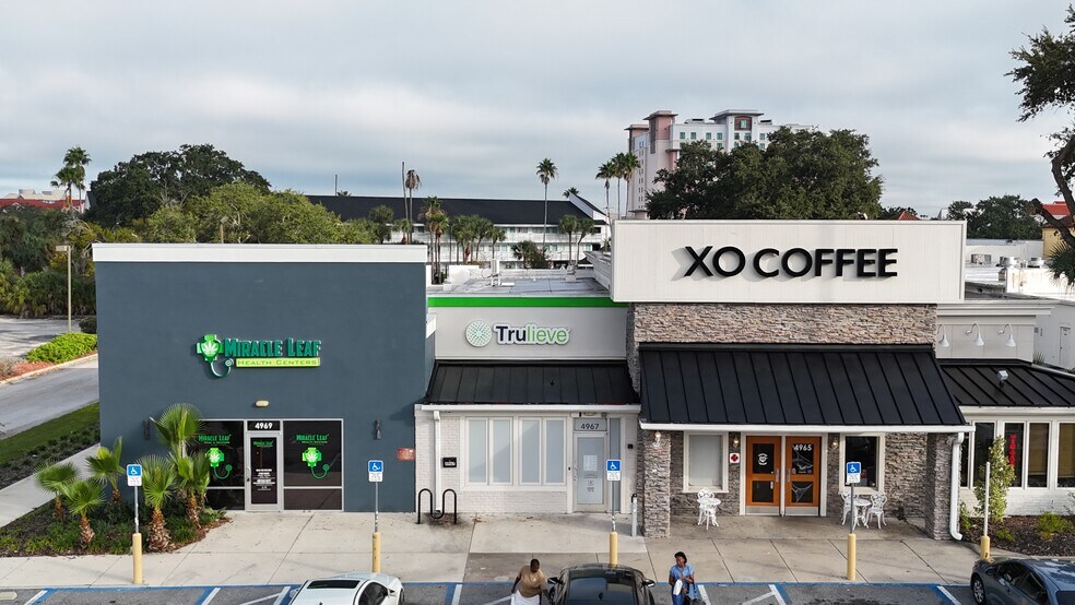 4967 W Irlo Bronson Memorial Hwy, Kissimmee, FL à louer - Photo de l’immeuble – Image 1 sur 11