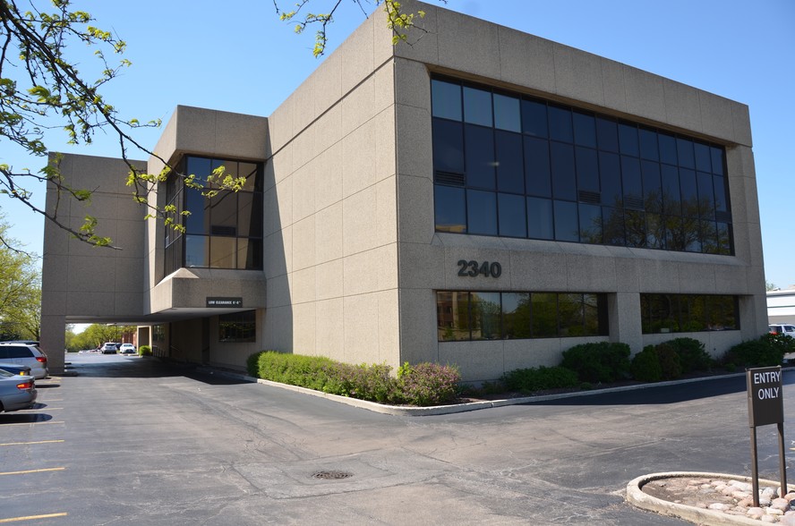 2340 Highland Ave, Lombard, IL à louer - Photo de l’immeuble – Image 1 sur 2
