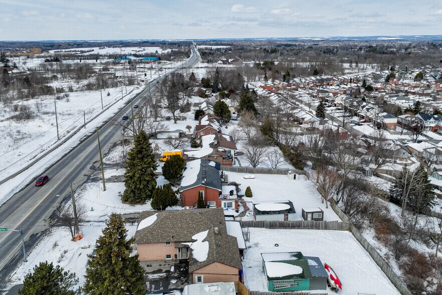 1685-1755 Bowmanville Av, Bowmanville, ON à vendre - Photo de l’immeuble – Image 2 sur 2