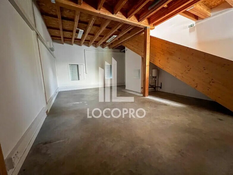 Local d’activités dans Avignon à louer - Photo de l’immeuble – Image 2 sur 5