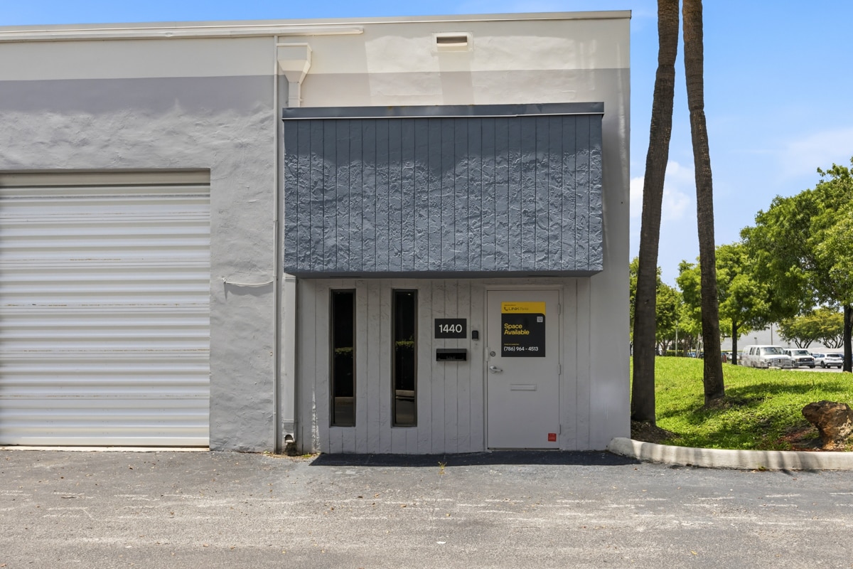 7950-7966 NW 14th St, Miami, FL à louer Photo de l’immeuble– Image 1 sur 12