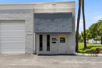 7950-7966 NW 14th St, Miami, FL à louer Photo de l’immeuble– Image 1 sur 12
