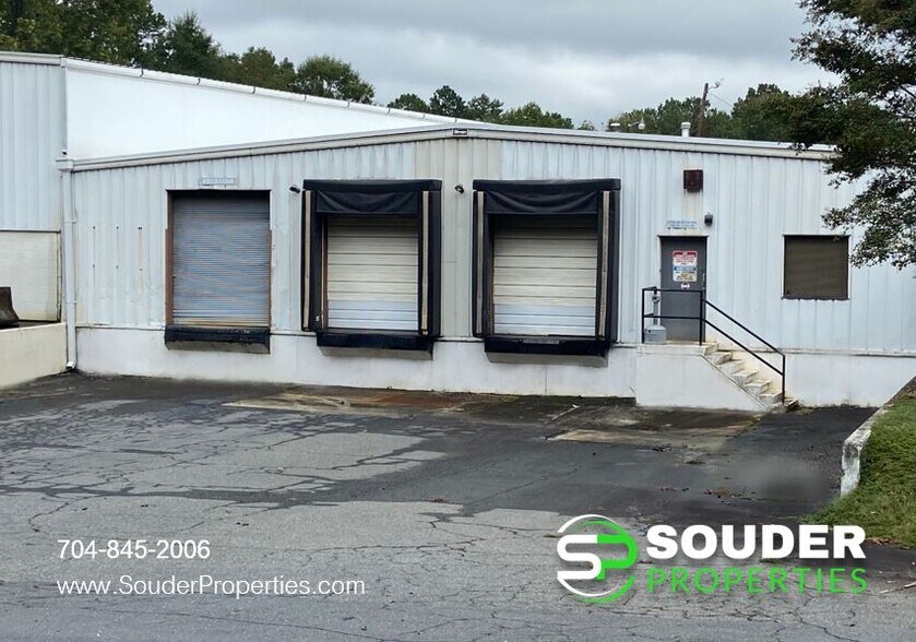 10721 John Price Rd, Charlotte, NC à louer - Photo de l’immeuble – Image 2 sur 11
