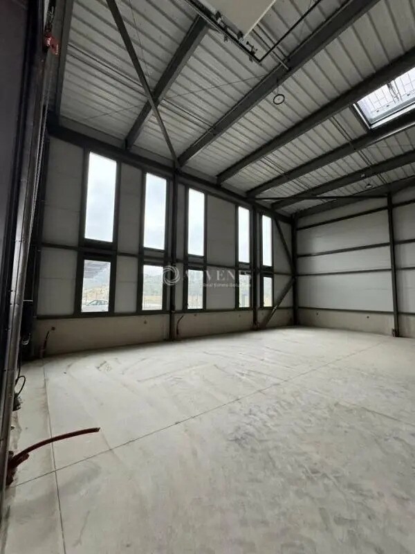 Plus de détails pour Local d'activités à louer