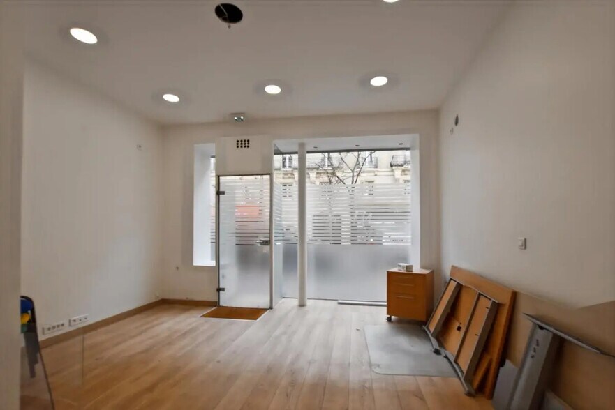 Local commercial dans Paris à louer - Photo de l’immeuble – Image 1 sur 5