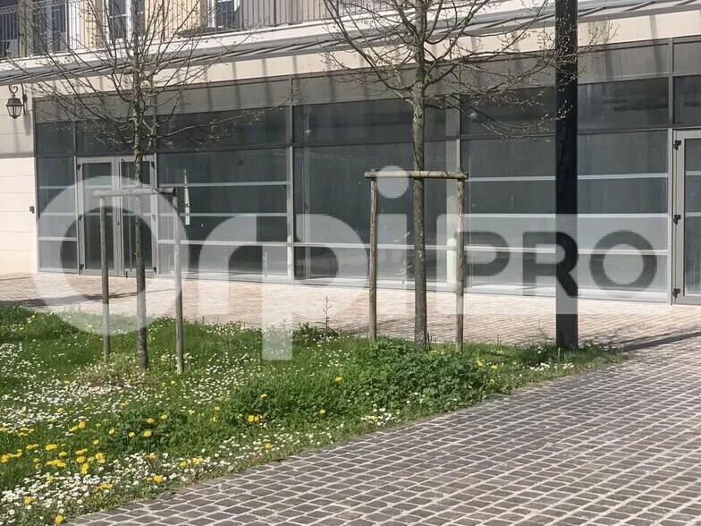 Local commercial dans Montévrain à louer - Photo de l’immeuble – Image 3 sur 4