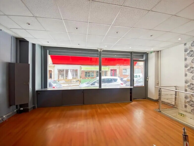 Local commercial dans Paris à louer - Photo de l’immeuble – Image 2 sur 5