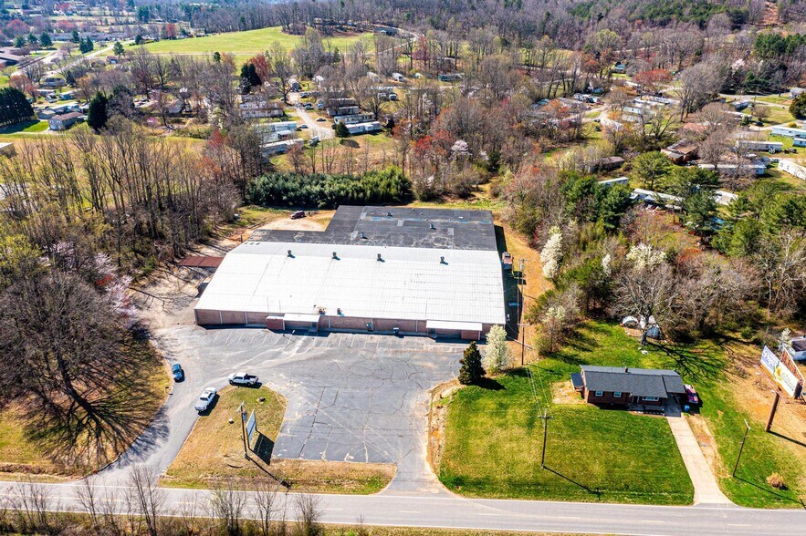 7626 Cavalier Way, Connellys Springs, NC à louer - Photo de l’immeuble – Image 3 sur 26