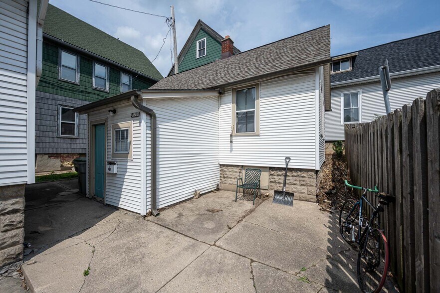 1726 N Arlington Pl, Milwaukee, WI à vendre - Photo de l’immeuble – Image 3 sur 32