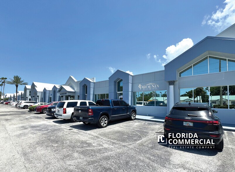 1800-1900 SE Port Saint Lucie Blvd, Port Saint Lucie, FL à louer - Photo de l’immeuble – Image 1 sur 20