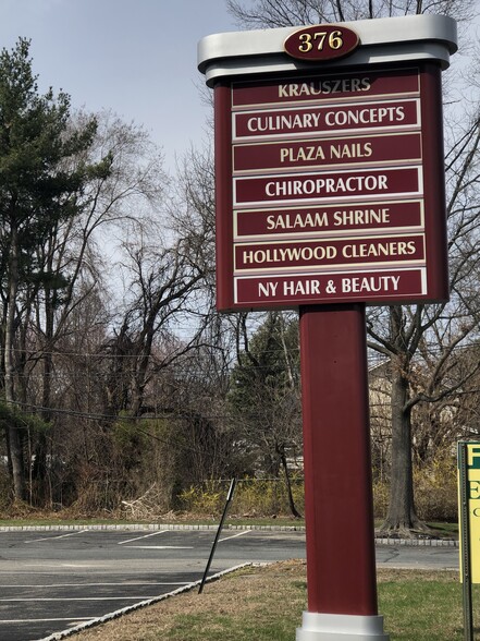 376 Hollywood Ave, Fairfield, NJ à louer - Photo de l’immeuble – Image 2 sur 12