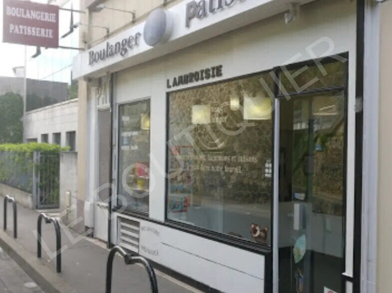 Local commercial dans Courbevoie à louer - Photo de l’immeuble – Image 1 sur 3