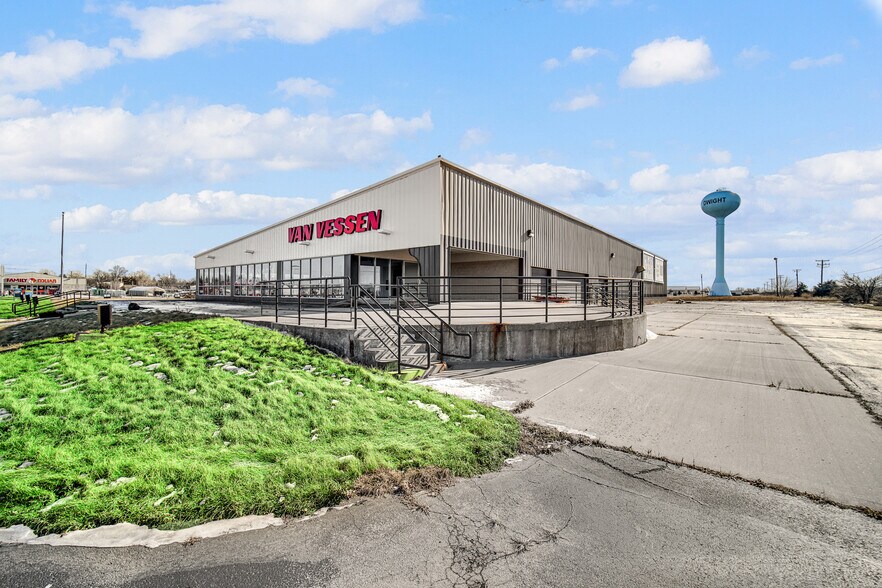 101 Watters Dr, Dwight, IL à vendre - Photo de l’immeuble – Image 2 sur 43