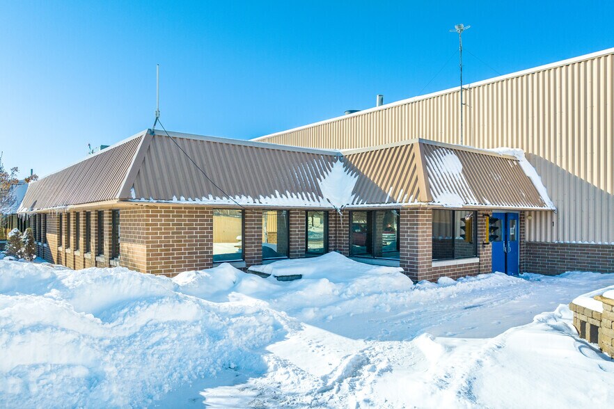 700 Luicks Ln S, Belmond, IA à louer - Photo de l’immeuble – Image 2 sur 9
