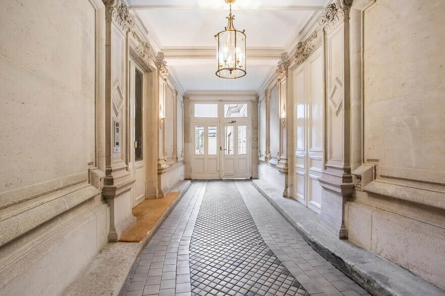 Immeuble residentiel dans Paris à vendre - Hall d’entrée – Image 3 sur 3