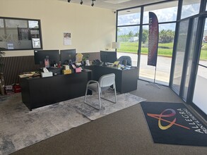 4498 Vineland Rd, Orlando, FL à louer Photo intérieure– Image 2 sur 8