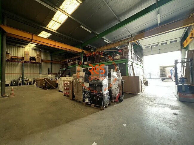 Plus de détails pour Bureau, Local d'activités à louer