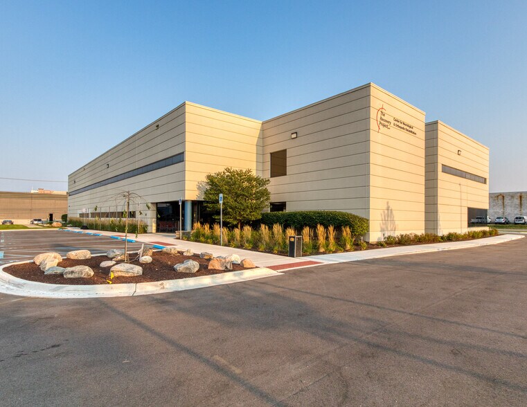 11878 Hubbard St, Livonia, MI à louer - Photo de l’immeuble – Image 2 sur 9