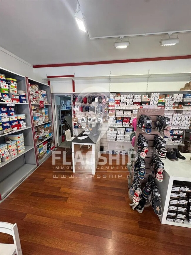 Plus de détails pour Local commercial à louer