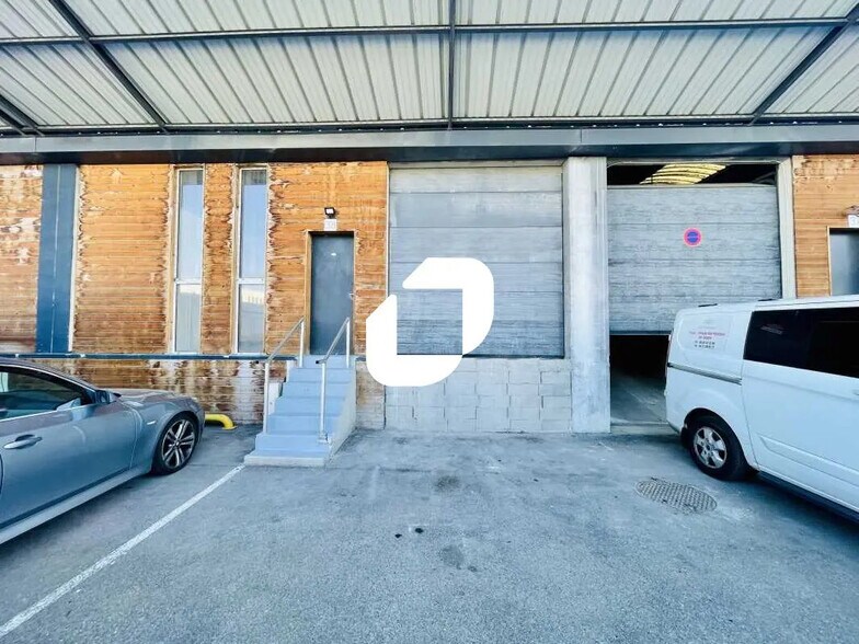 Local d’activités dans Saint-Priest à louer - Photo de l’immeuble – Image 2 sur 7