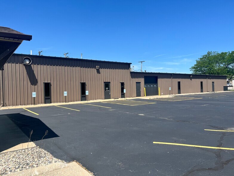 6319 Discount Dr, Fort Wayne, IN à louer - Photo de l’immeuble – Image 1 sur 6