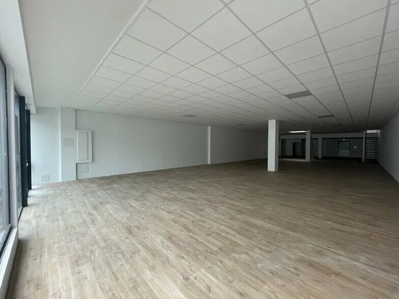 Local commercial dans Lorient à louer - Photo de l’immeuble – Image 2 sur 5
