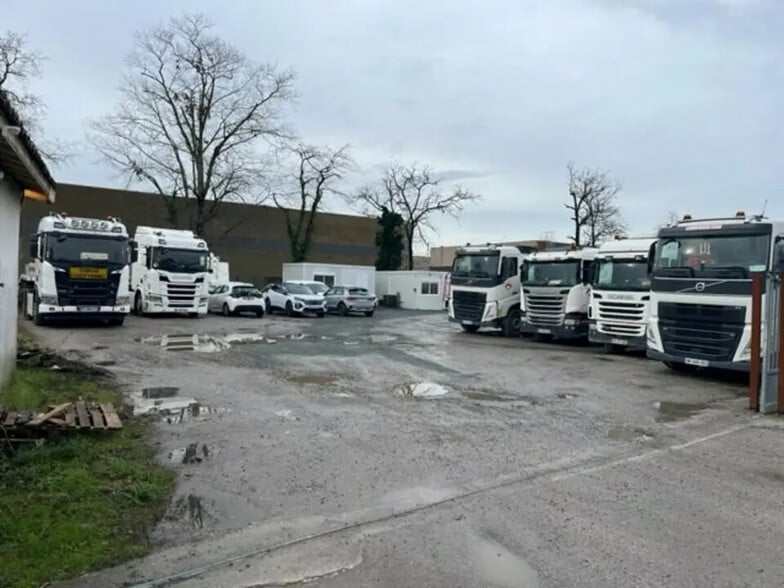 Terrain dans Le Haillan à louer - Photo de l’immeuble – Image 2 sur 3